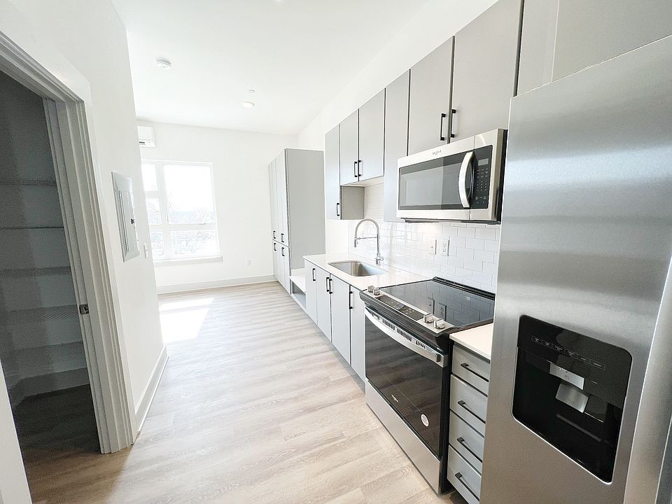 1st image of 542 Southgate Ave #212