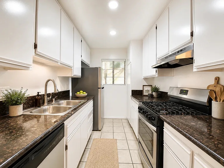 8722 Burton Way Property — Photo 8