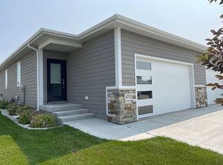 673 Prairie Blvd, Dakota Dunes, SD 57049