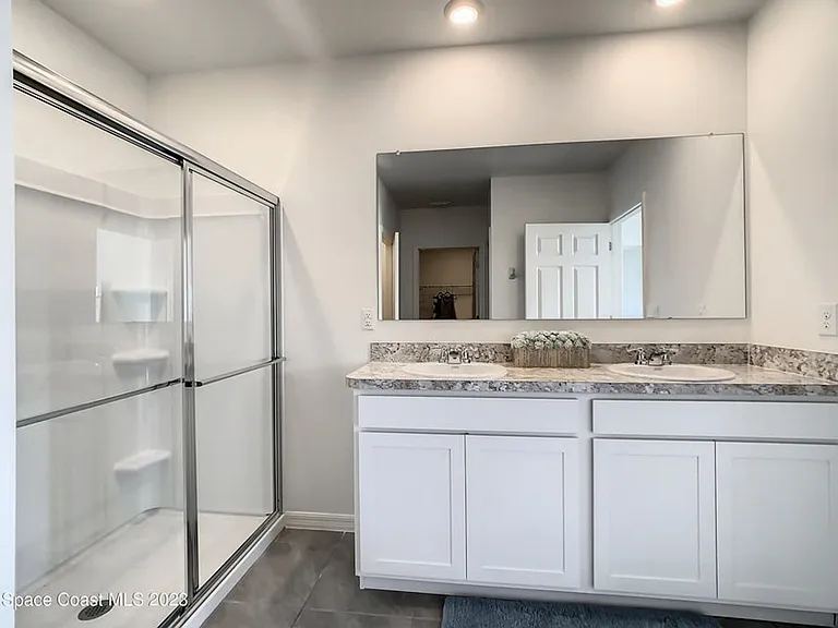 2243 Capital Dr SE — Photo 4