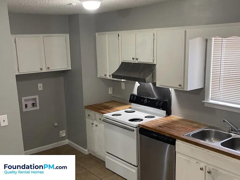 2851 Knightway Rd — Photo 4