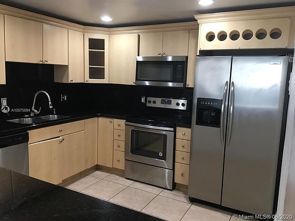 4th image of 13499 Biscayne Blvd APT 709