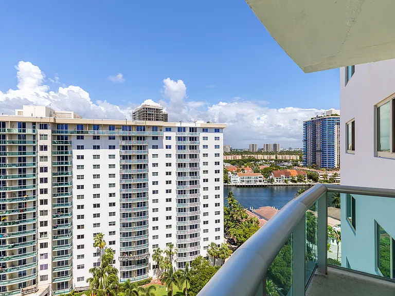 19380 Collins Ave #1527 — Photo 33