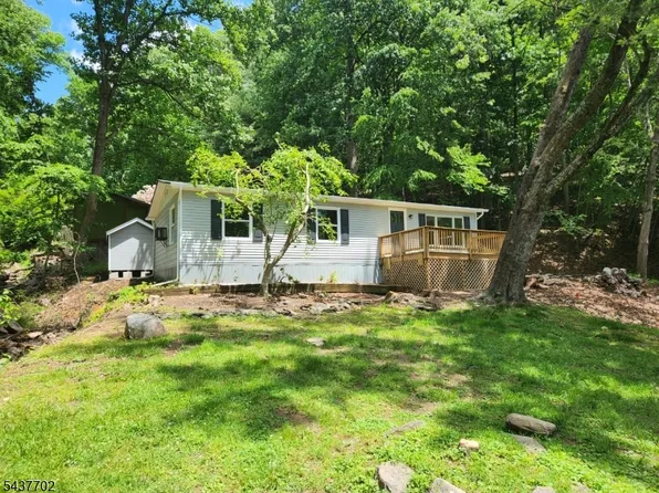1 Watergate Dr, High Bridge Boro, NJ 08829