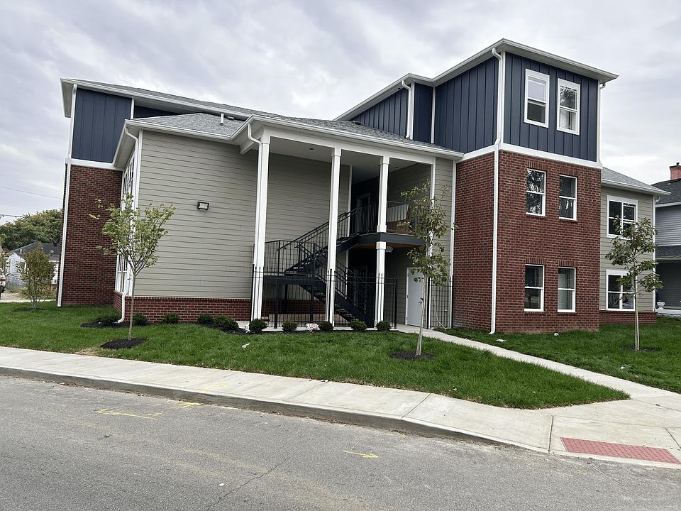 1st image of 2200 Bradley Ave #102