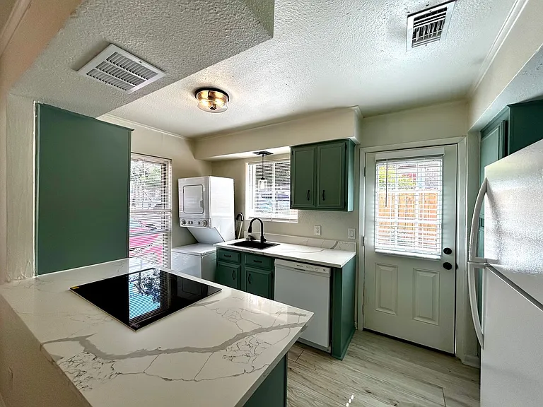 1005 W Martin Luther King Jr Blvd #B — Photo 11