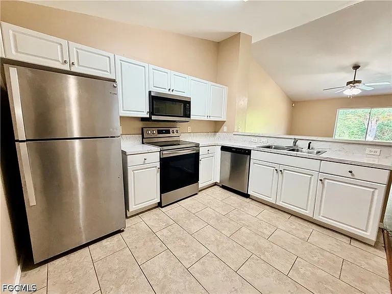 348 Bell Blvd S — Photo 1