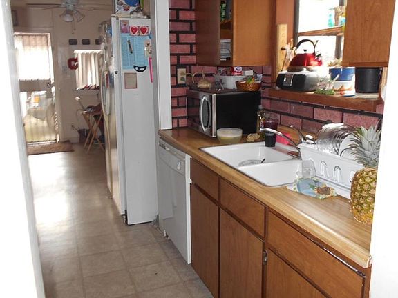 3rd image of 411 N Sultana Ave