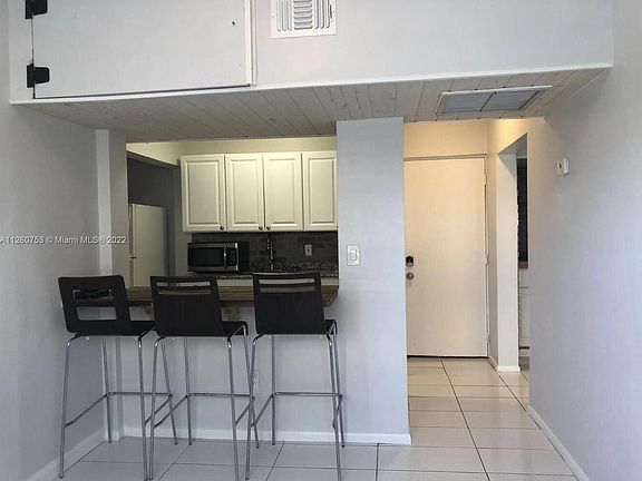 3rd image of 301 S M St APT 3