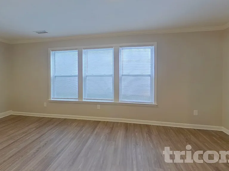 451 Presidents Ct — Photo 3