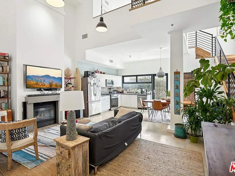 815 Hampton Dr #3 — Photo 1