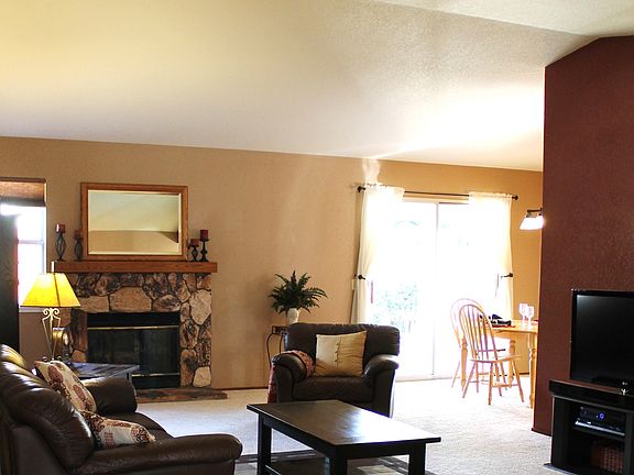5th image of 584 Oakborough Ave