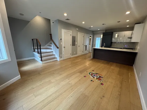 48 Robey St, Roxbury, MA 02119