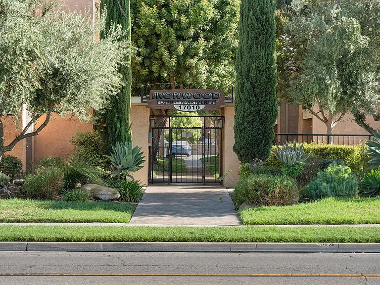 Ironwood Apartments — Photo 13