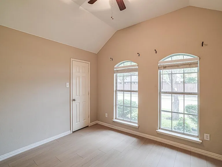 9142 Crenshaw Ln — Photo 21