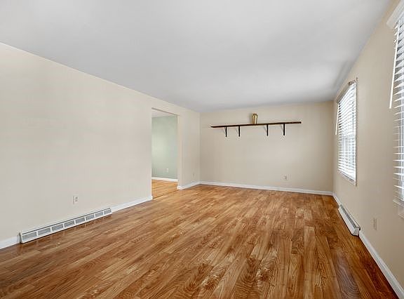 3rd image of 1218 Edgewood Dr