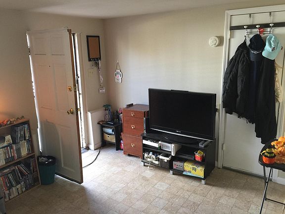 3rd image of 2135A Jefferson Ave