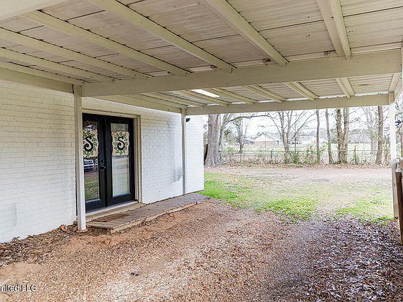 3rd image of 2596 Tank Rd