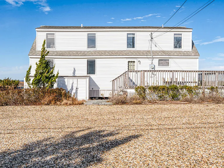 135 Cold Spring Point Rd — Photo 3