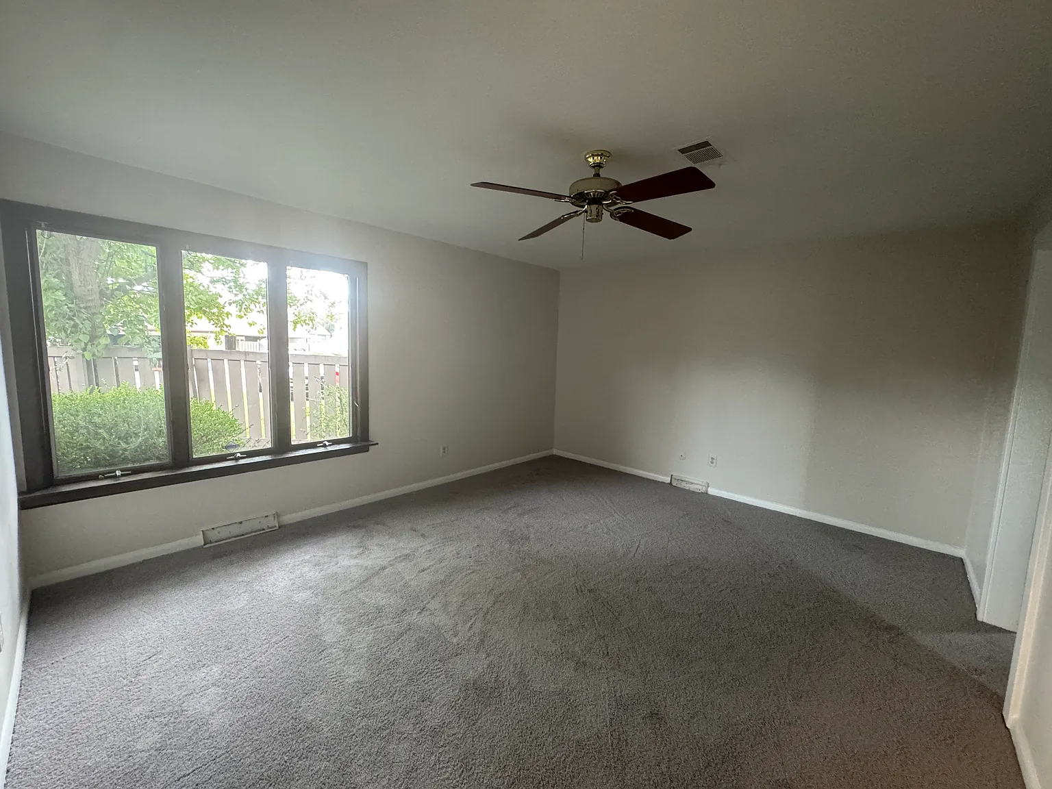 3 bed, 1276 sqft, $2,495 — Photo 3