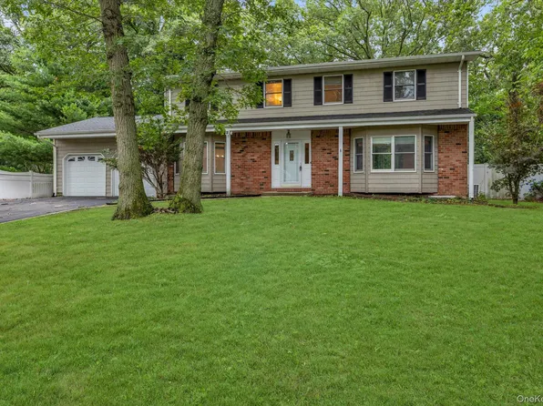8 Julia Circle, East Setauket, NY 11733