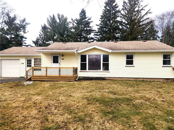 788 Embury Rd, Penfield, NY 14526