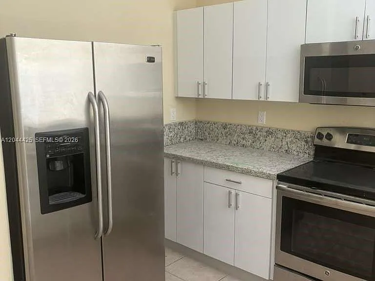 1663 SE 27th Dr #207 — Photo 1