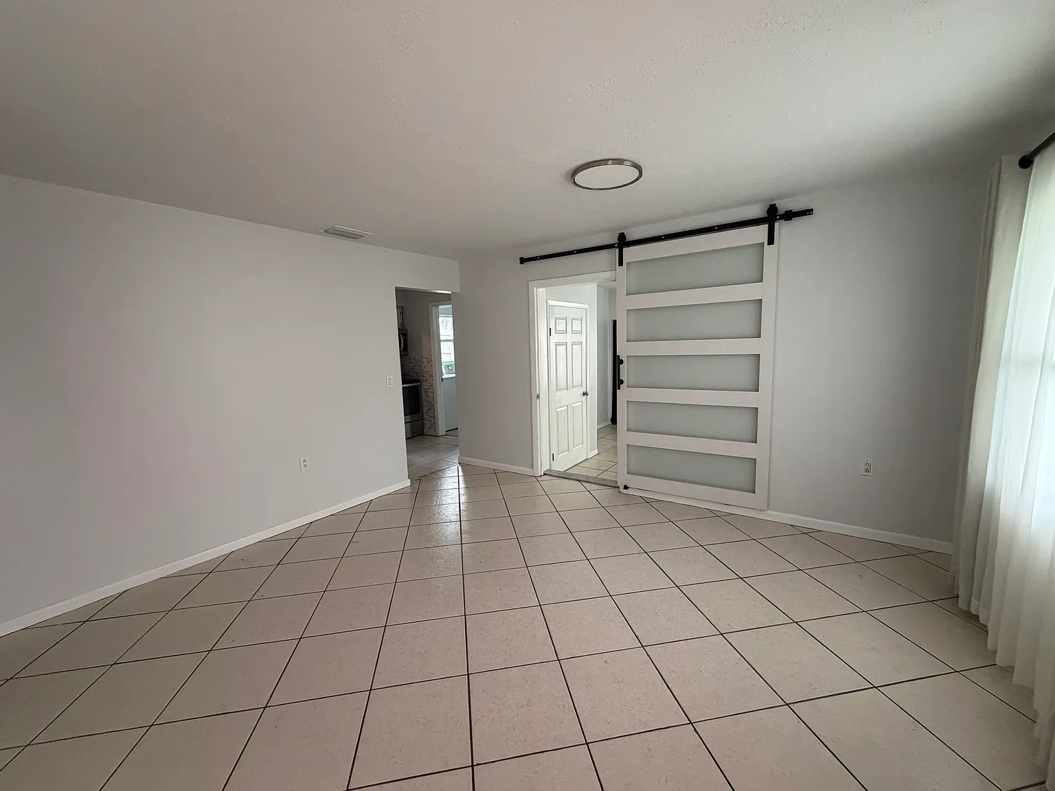 2 bed, 1027 sqft, $1,500 — Photo 3