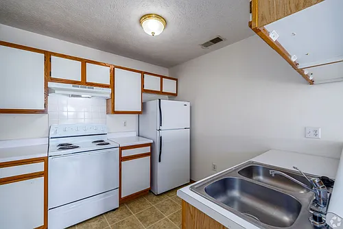 Eaglewood Apartments LLC Photo 1