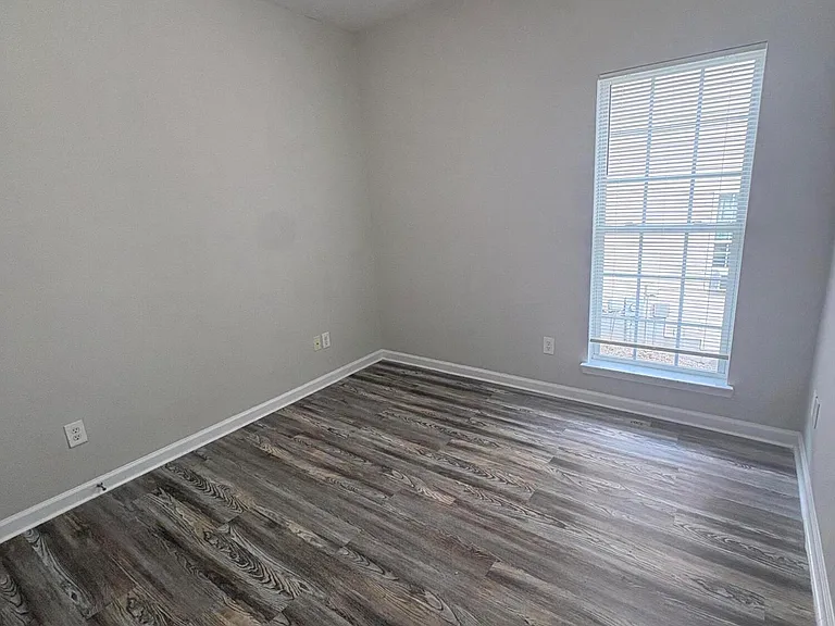 2021 Dundee Way — Photo 6