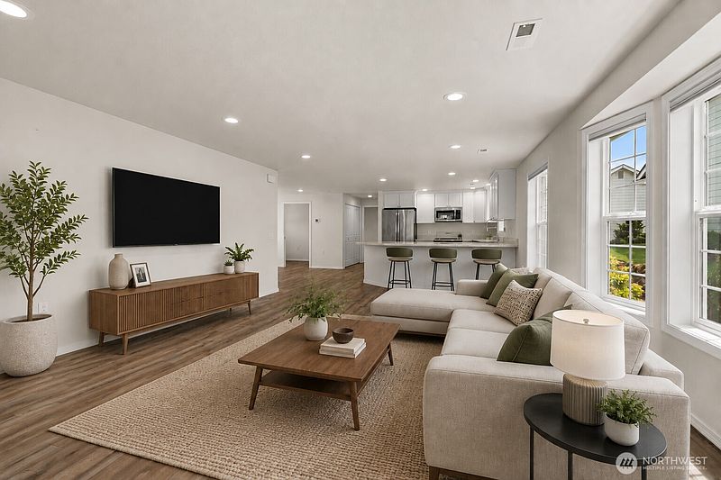 3rd image of 1406 Stillwaters Avenue