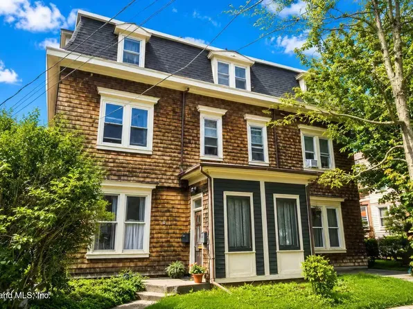 9-11 Saint Marks Pl, Staten Island, NY 10301