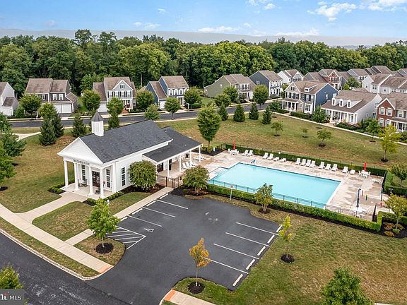 2nd image of 43 Hoke Farm Way