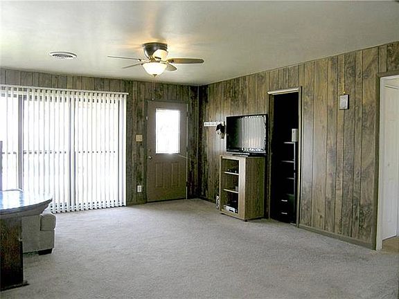 2nd image of 919 Camelia Ct