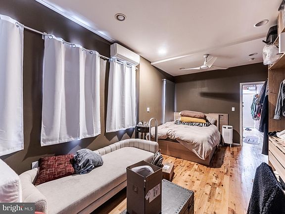 4th image of 1812 W Master St