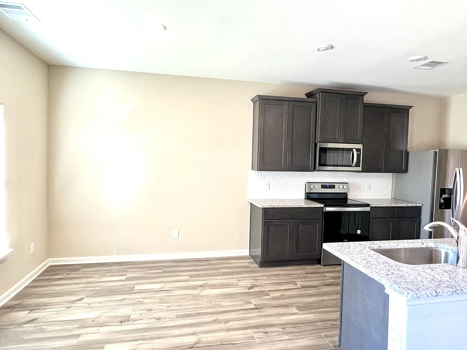 212 Ridgeland Oak Dr — Photo 4