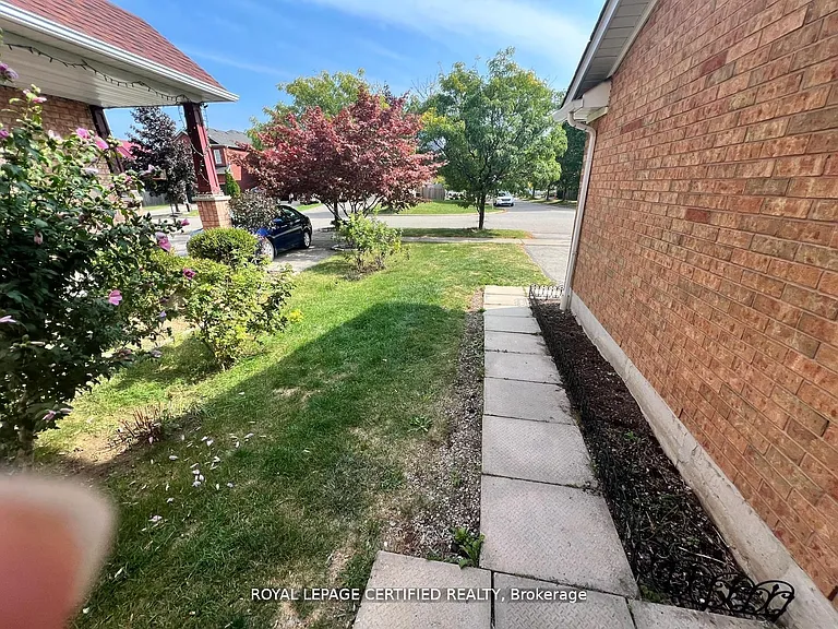 426 Orange Walk Cres — Photo 3