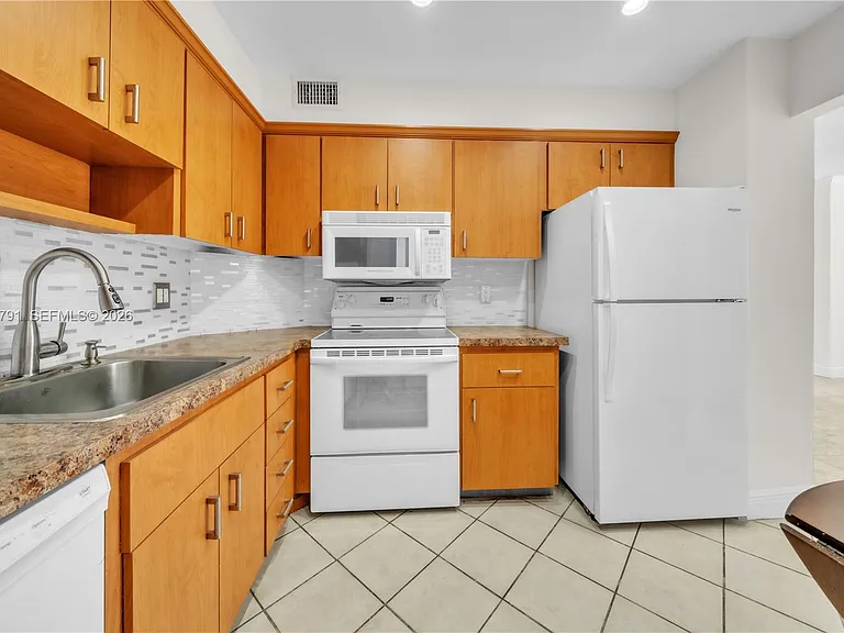 1985 S Ocean Dr #6P — Photo 11