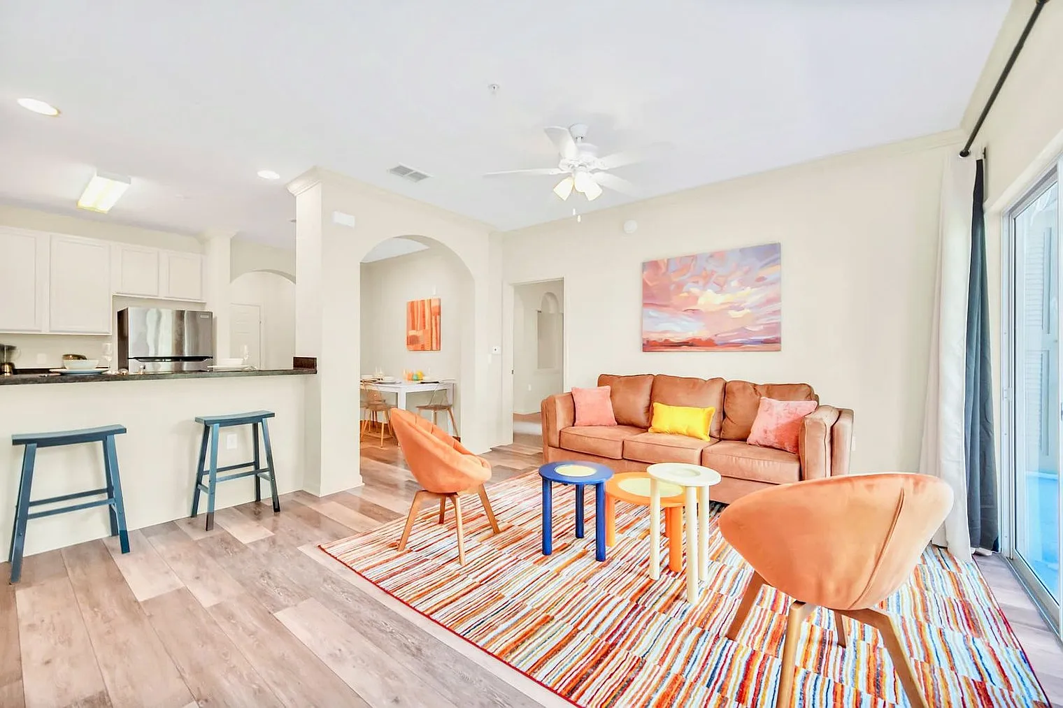 3 bed, 2.0 bath, 1356 sqft, $2,391 — Photo 4