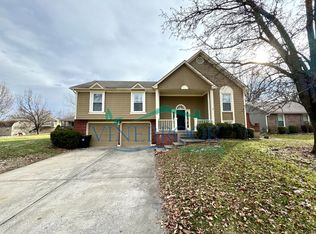 2129 Sunset Cir, Pleasant Hill, MO 64080