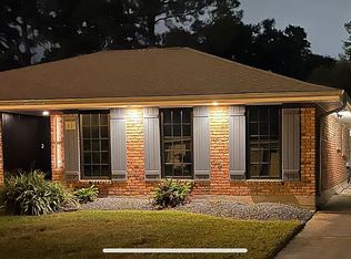 552 Lynnmeade Dr, Gretna, LA 70056