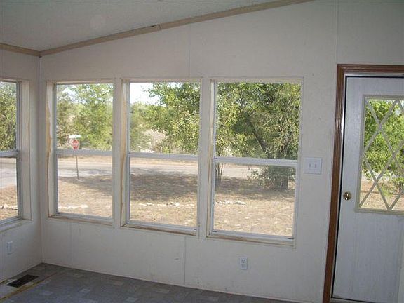 5th image of 400 Daisy Dr