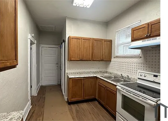 3 bed, 973 sqft, $1,200 — Photo 2