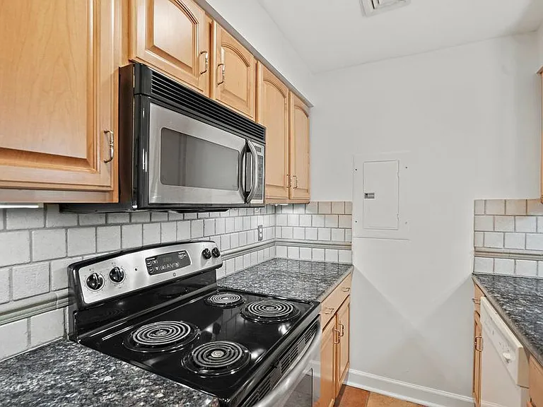 1801 Calvert St NW #504 — Photo 11