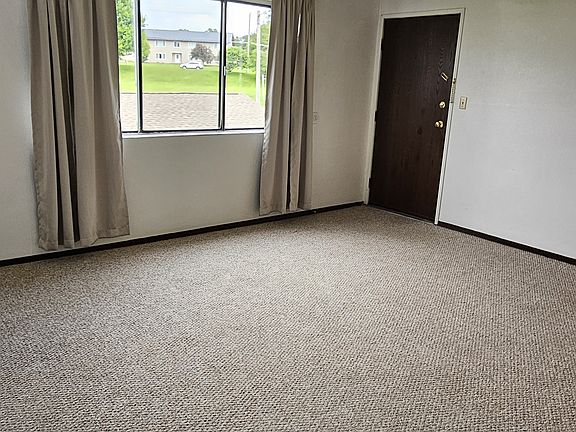 3rd image of 1240 Meadow Ln