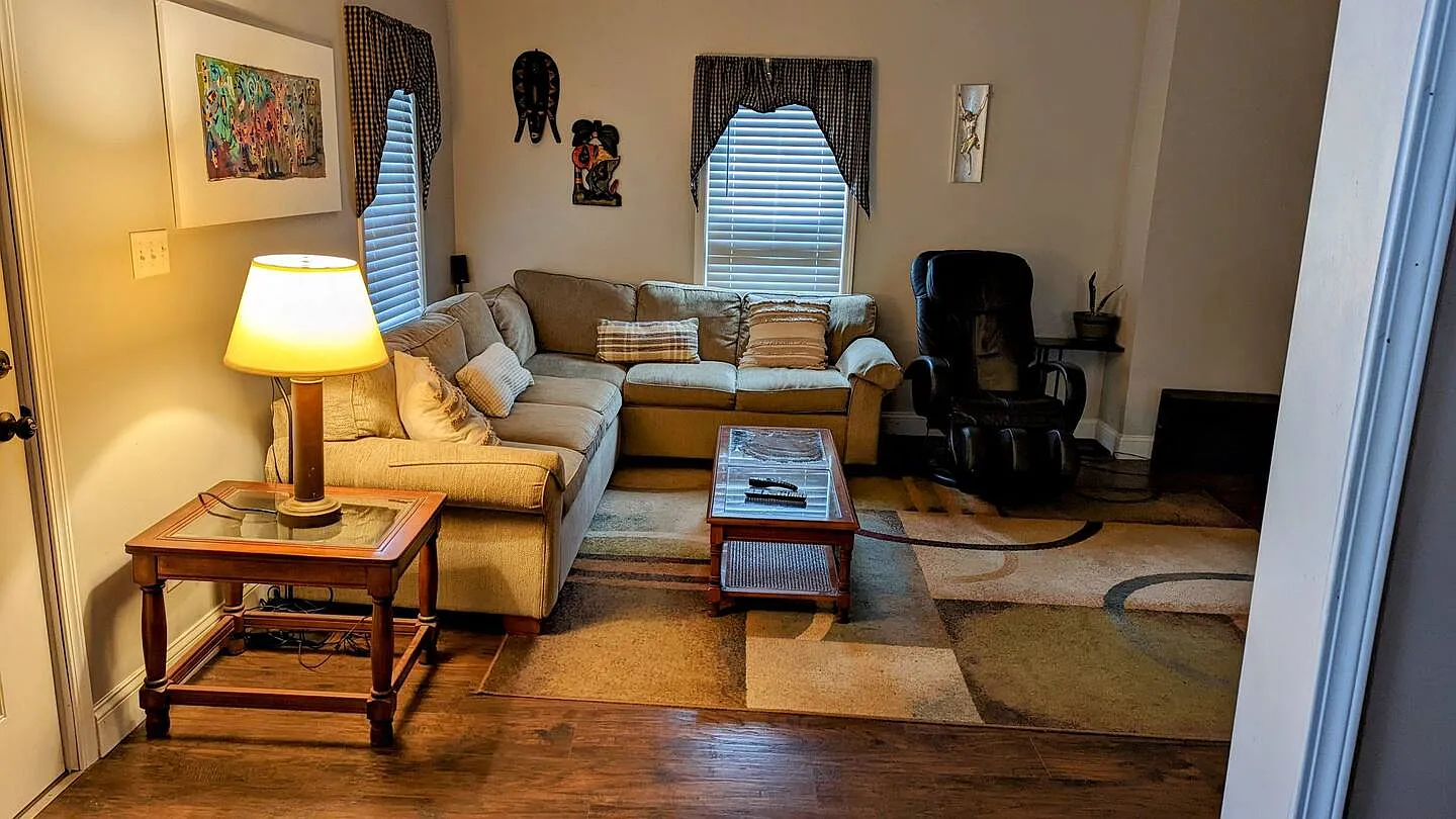 4 bed, 2074 sqft, $2,600 — Photo 2