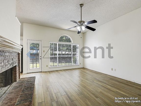 5th image of 1206 Hyde Park Dr