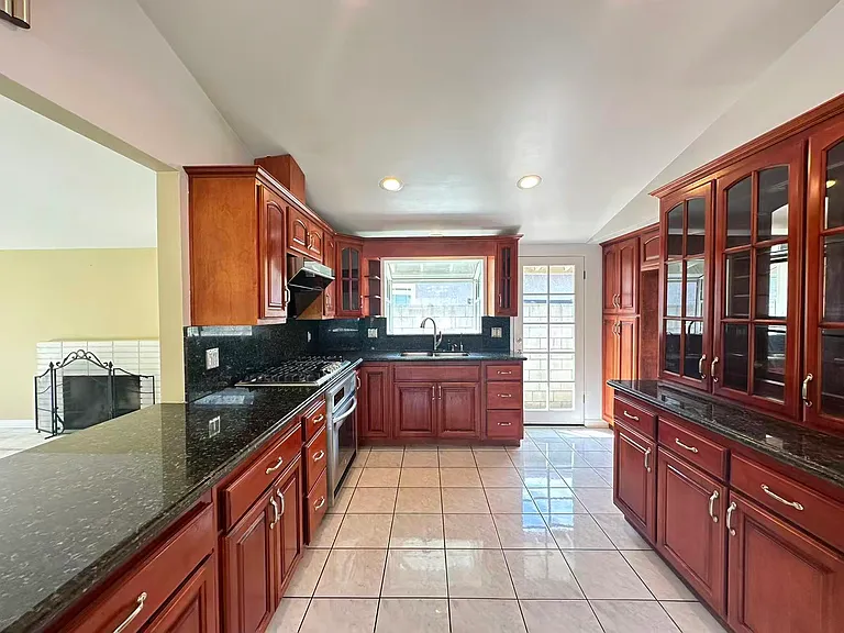 1722 Matchleaf Ave — Photo 6