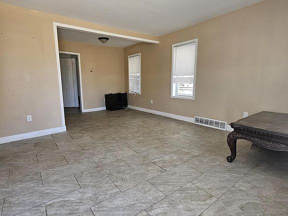 3rd image of 17892 Runyon St