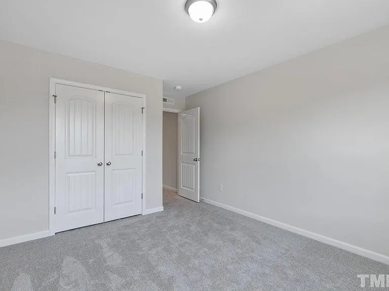 145 Roebuck Ln — Photo 6